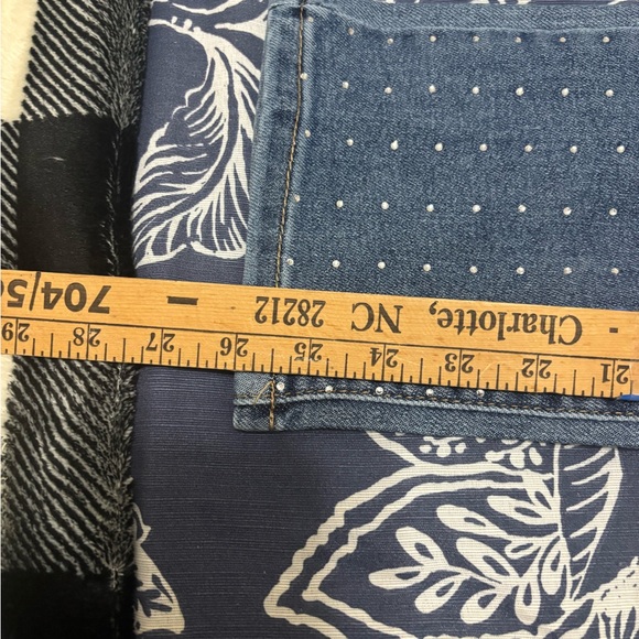 Cato rhinestone jeans petite size 6. - Picture 6 of 8